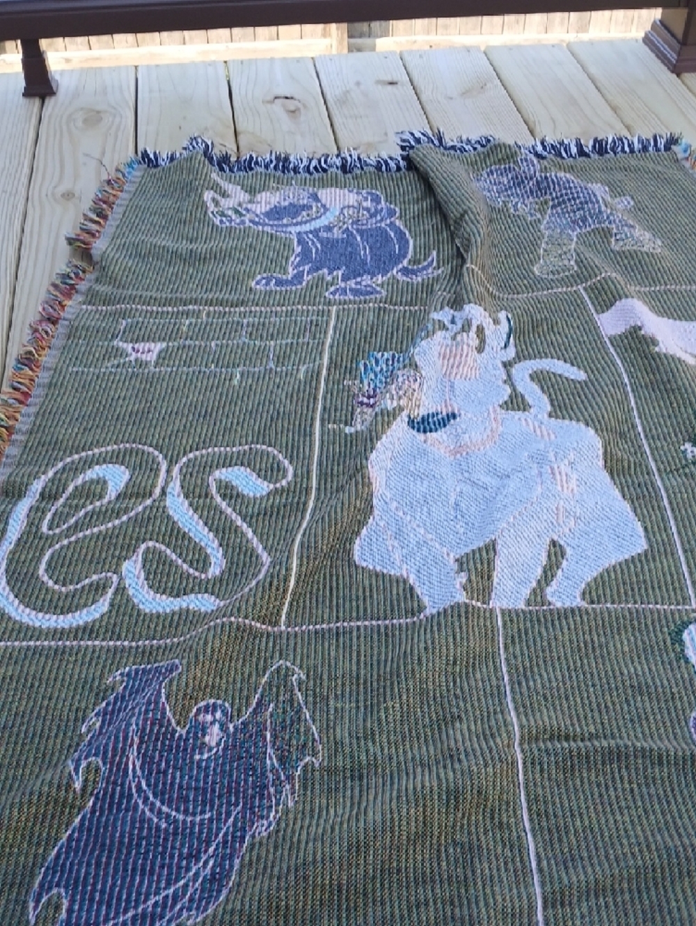 Scooby-Doo Graphic Throw Blanket - Brown & White - Picture 10 of 13